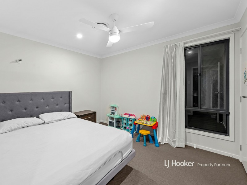 27 Majestic Crescent, Hemmant QLD 4174