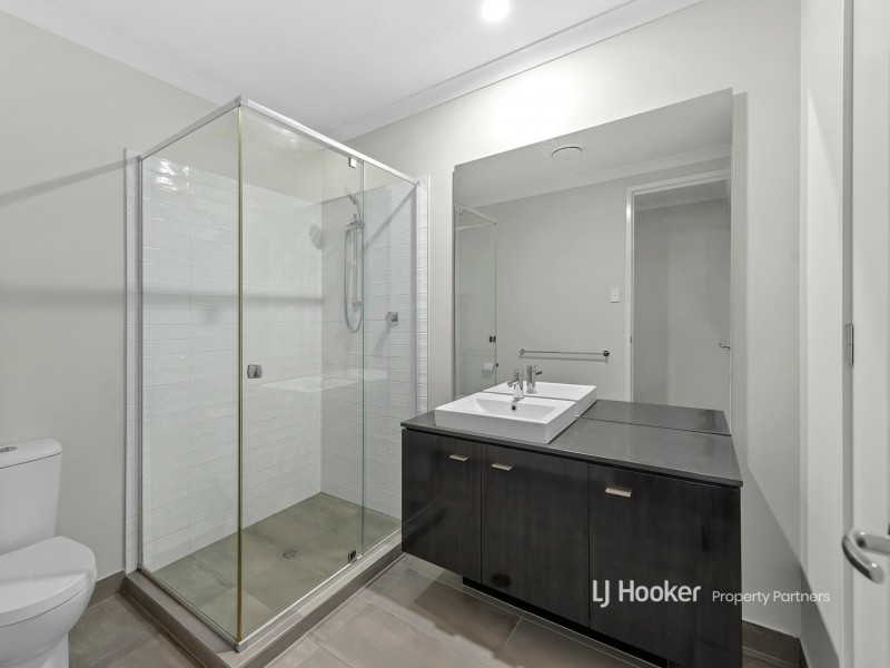 27 Majestic Crescent, Hemmant QLD 4174