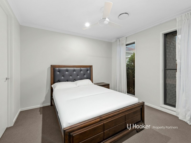 27 Majestic Crescent, Hemmant QLD 4174