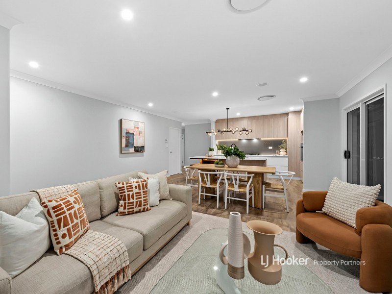11 Airfield Street, Park Ridge QLD 4125