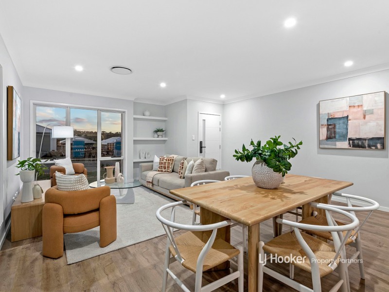 11 Airfield Street, Park Ridge QLD 4125