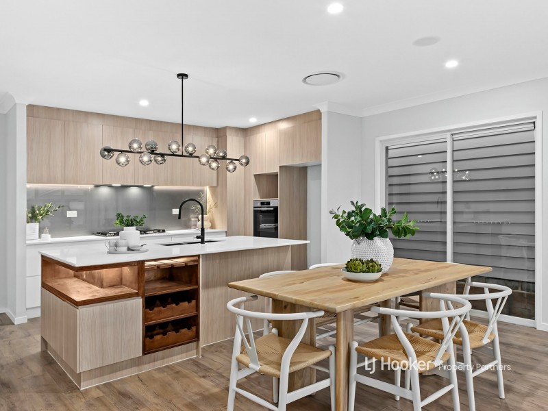 11 Airfield Street, Park Ridge QLD 4125