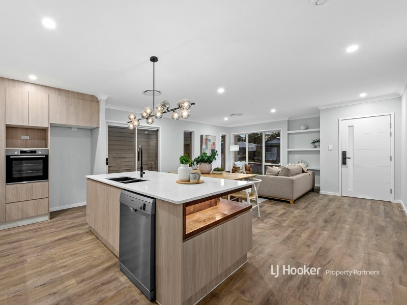 11 Airfield Street, Park Ridge QLD 4125