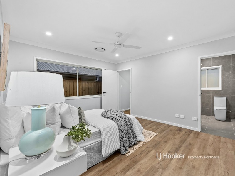 11 Airfield Street, Park Ridge QLD 4125