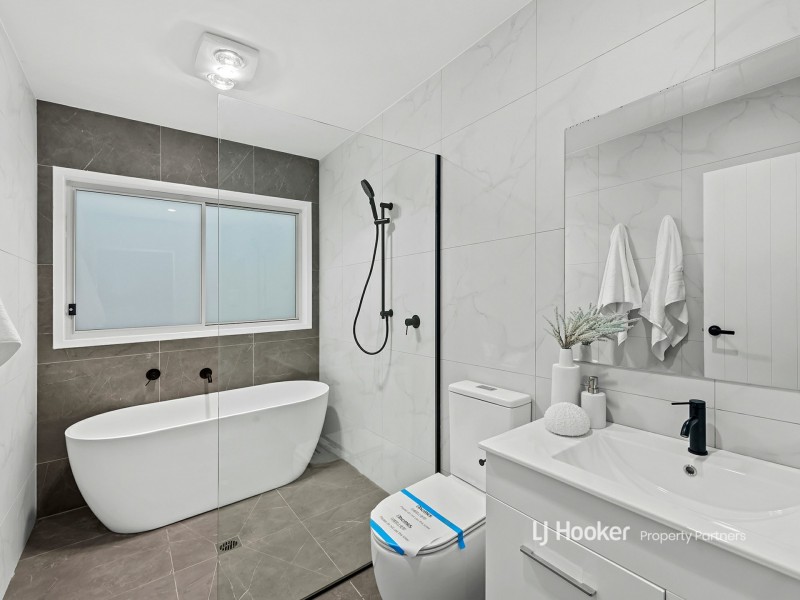 11 Airfield Street, Park Ridge QLD 4125
