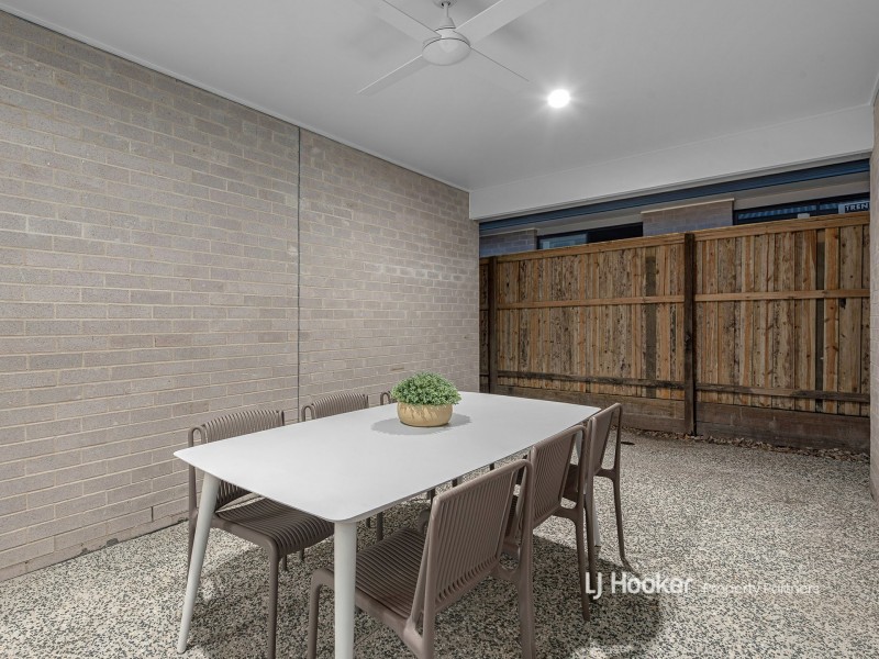 11 Airfield Street, Park Ridge QLD 4125