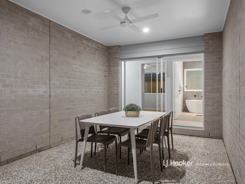 11 Airfield Street, Park Ridge QLD 4125