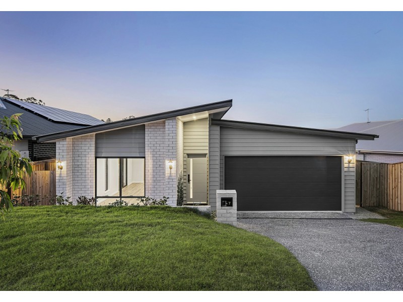 7 Watertower Street, Park Ridge QLD 4125