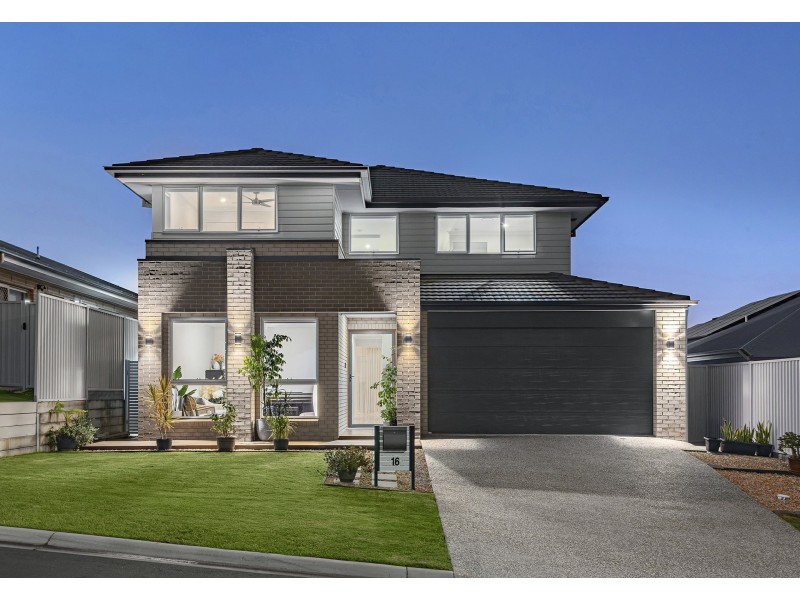 16 William Close, Park Ridge QLD 4125