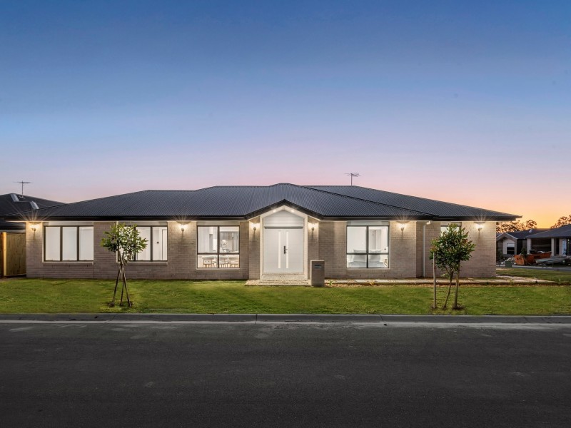 72 Redcomb Drive, Park Ridge QLD 4125