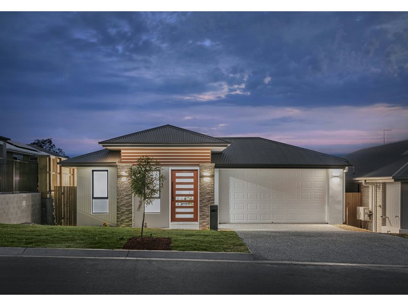 4 Mango Road, Park Ridge QLD 4125