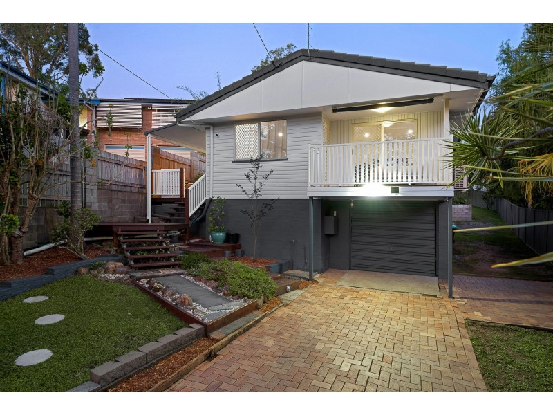 16 Carloch Street, Holland Park West QLD 4121