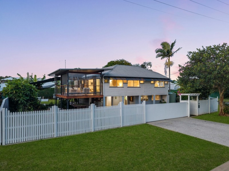21 Bay Street, Redland Bay QLD 4165