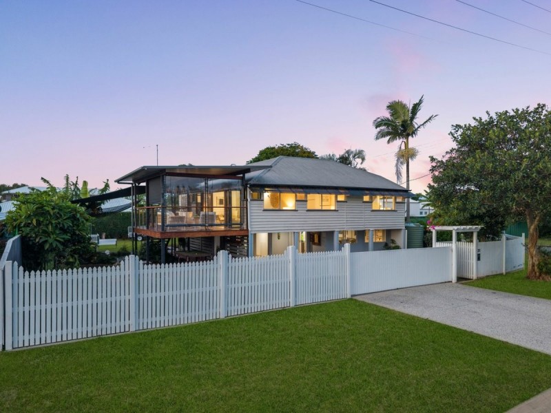 21 Bay Street, Redland Bay QLD 4165