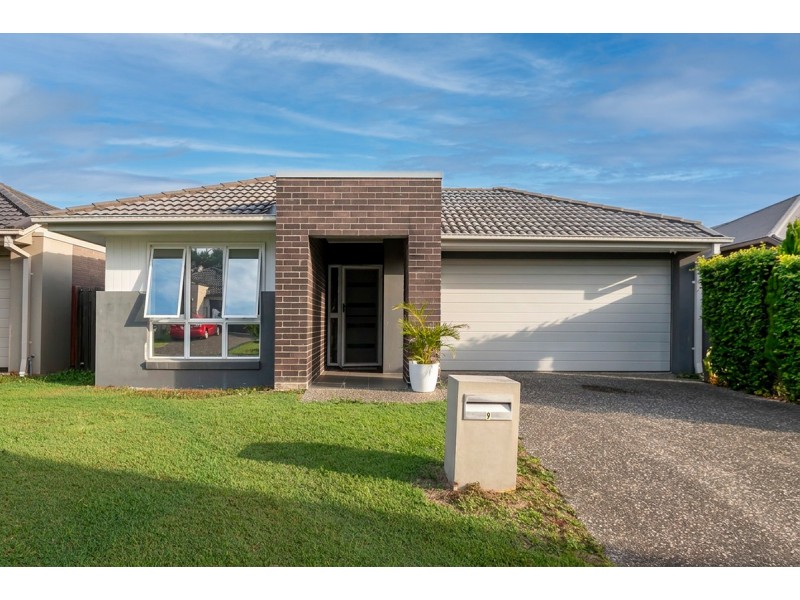 9 Frederick Place, Park Ridge QLD 4125