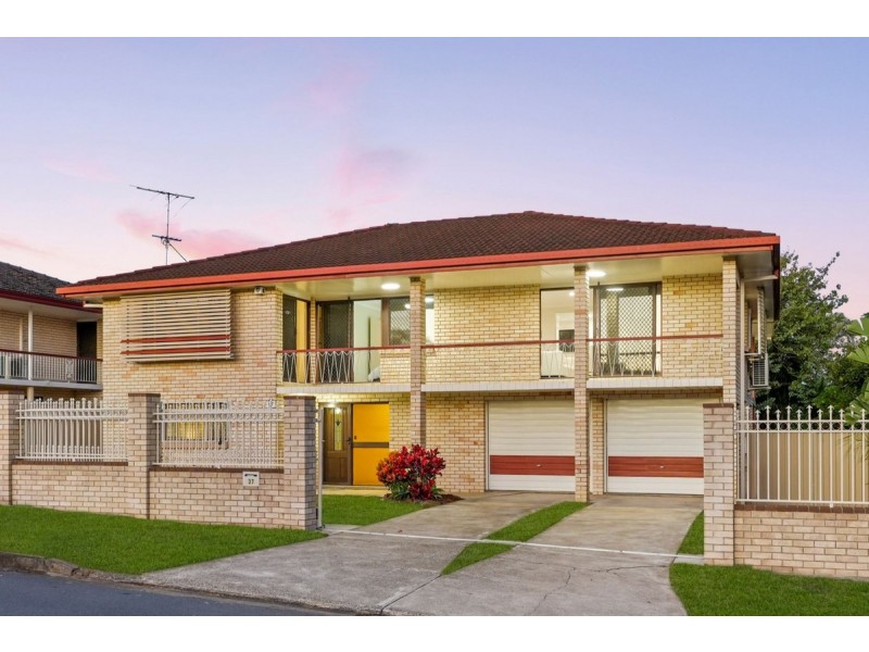 37 Swanfield Street, Macgregor QLD 4109