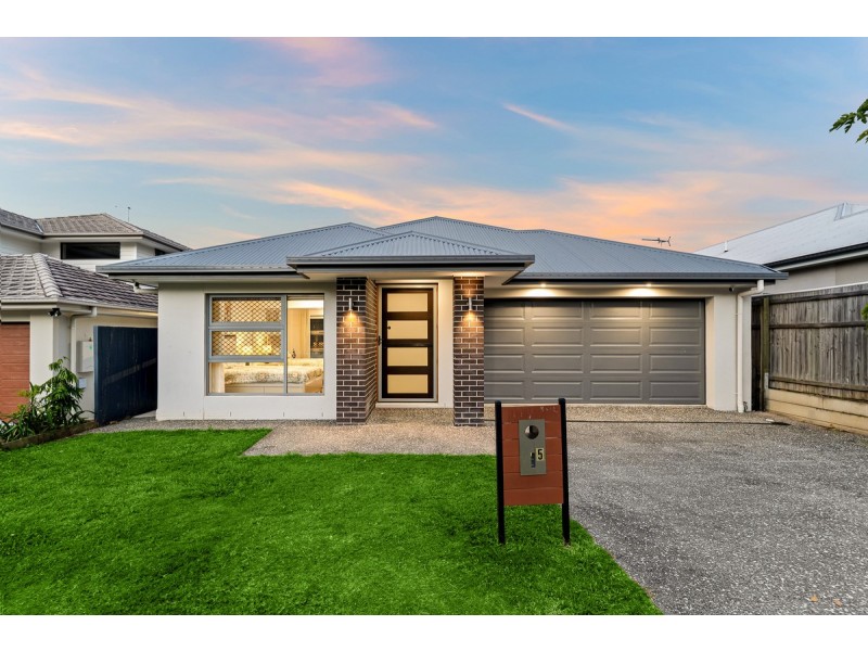 5 Suffolk Place, Pallara QLD 4110