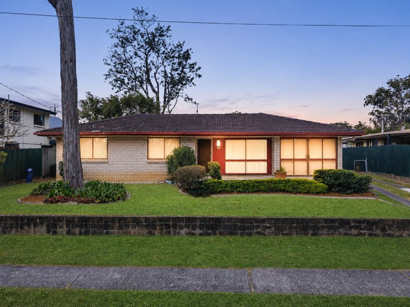 82 Barbaralla Drive, Springwood QLD 4127