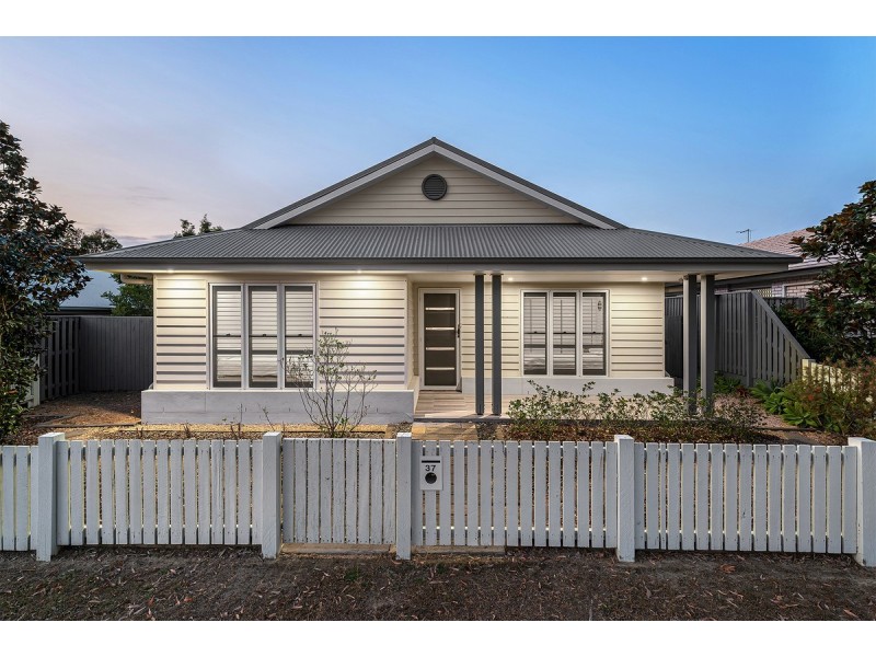 37 Vineyard Drive, Greenbank QLD 4124