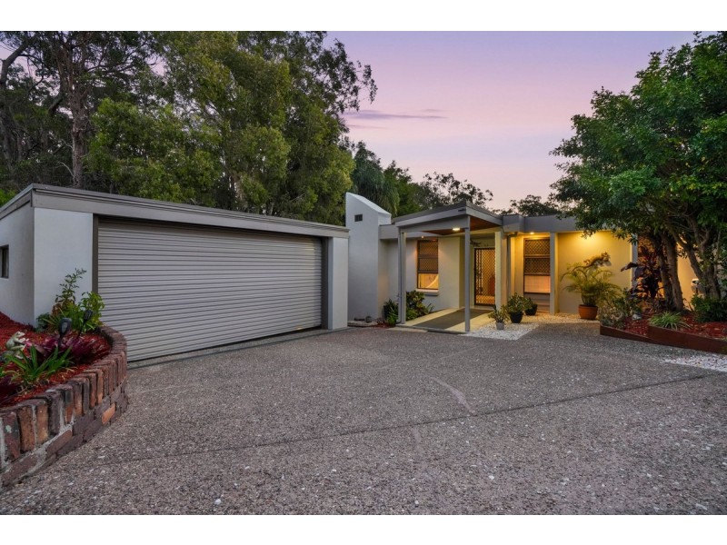 11 Plateau Drive, Springwood QLD 4127