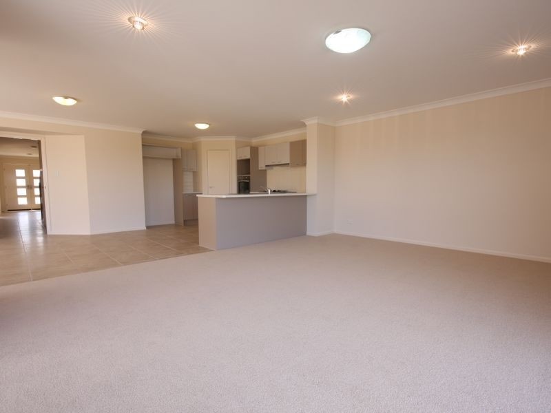 18 Larapinta Circuit, Parkinson QLD 4115