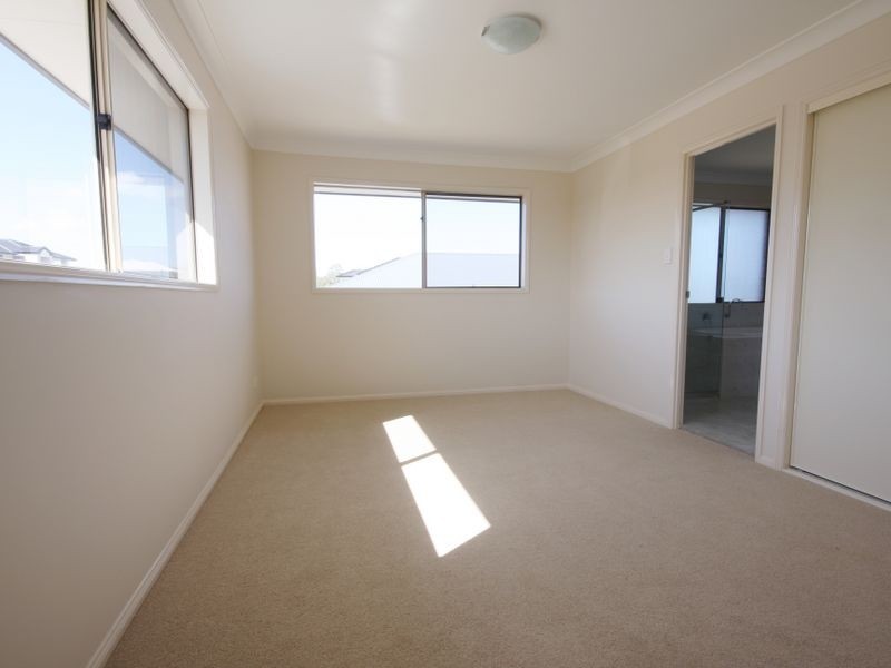 18 Larapinta Circuit, Parkinson QLD 4115