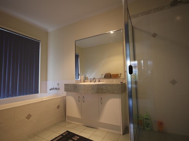 37 The Parkway, Stretton QLD 4116