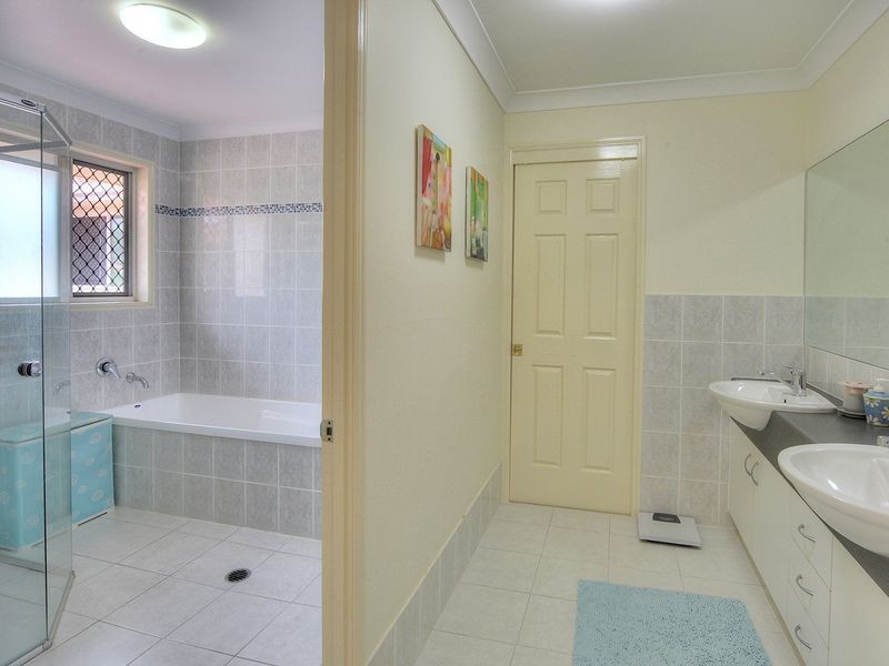 6 Narrun Place, Eight Mile Plains QLD 4113