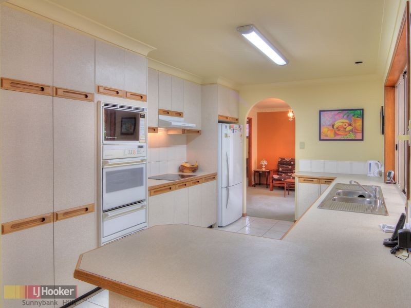 18 Casuarina Crescent, Calamvale QLD 4116