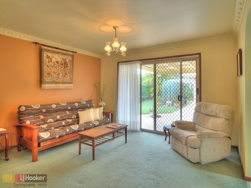 18 Casuarina Crescent, Calamvale QLD 4116