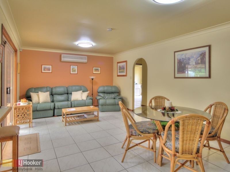 18 Casuarina Crescent, Calamvale QLD 4116