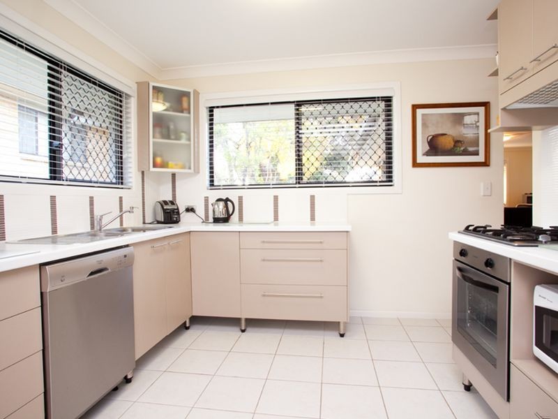 5 Mintern Street, Macgregor QLD 4109