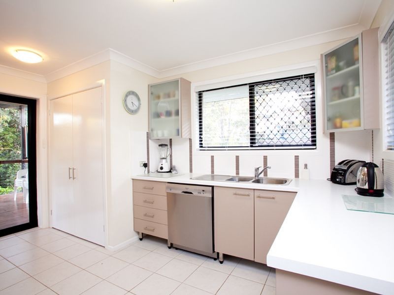 5 Mintern Street, Macgregor QLD 4109