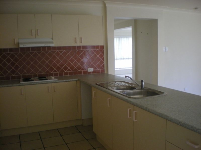 103 Oakleaf Street, Eight Mile Plains QLD 4113