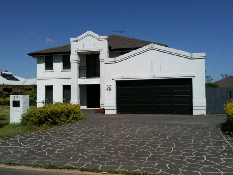 27 Finke Close, Parkinson QLD 4115