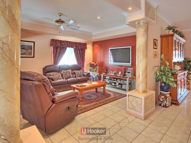 19 Coorong Place, Parkinson QLD 4115