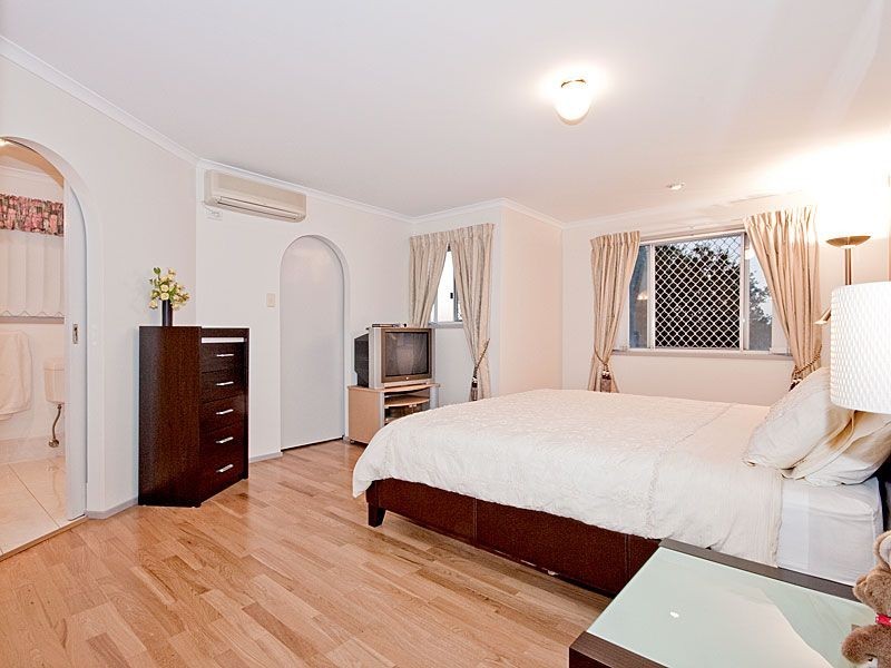 9 Chloe Close, Eight Mile Plains QLD 4113