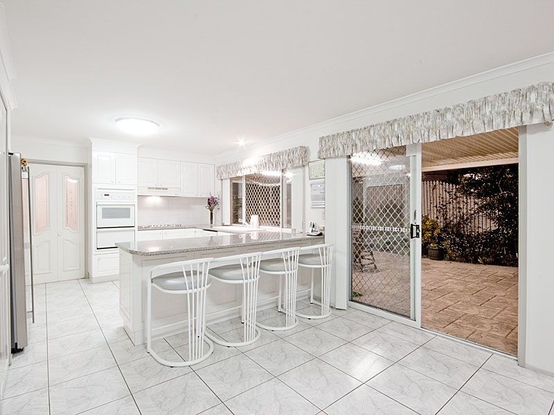 9 Chloe Close, Eight Mile Plains QLD 4113