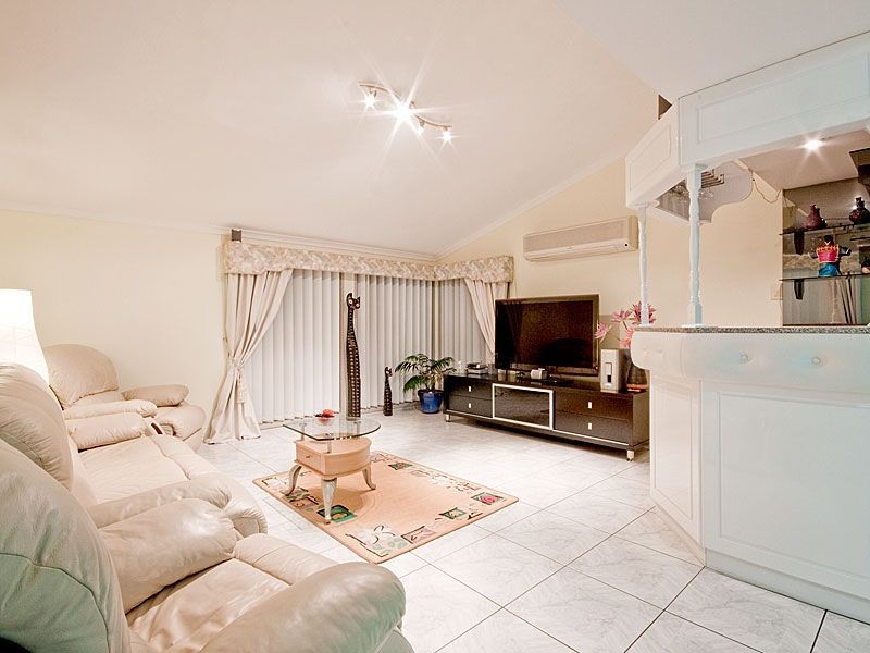 9 Chloe Close, Eight Mile Plains QLD 4113