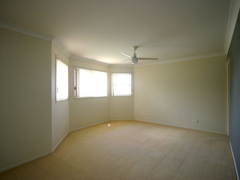 20 Karajini Crescent, Parkinson QLD 4115