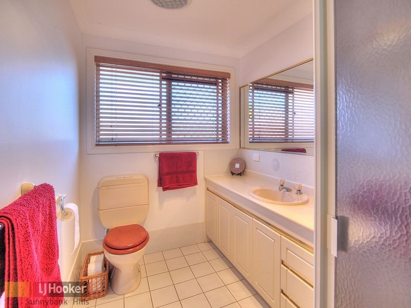 4 Huntington Court, Calamvale QLD 4116