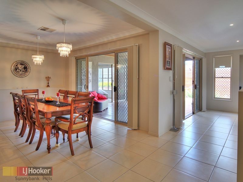 16 Trevi Close, Eight Mile Plains QLD 4113
