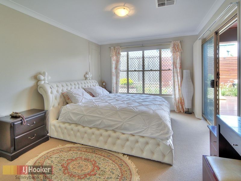 16 Trevi Close, Eight Mile Plains QLD 4113