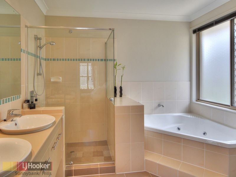 16 Trevi Close, Eight Mile Plains QLD 4113