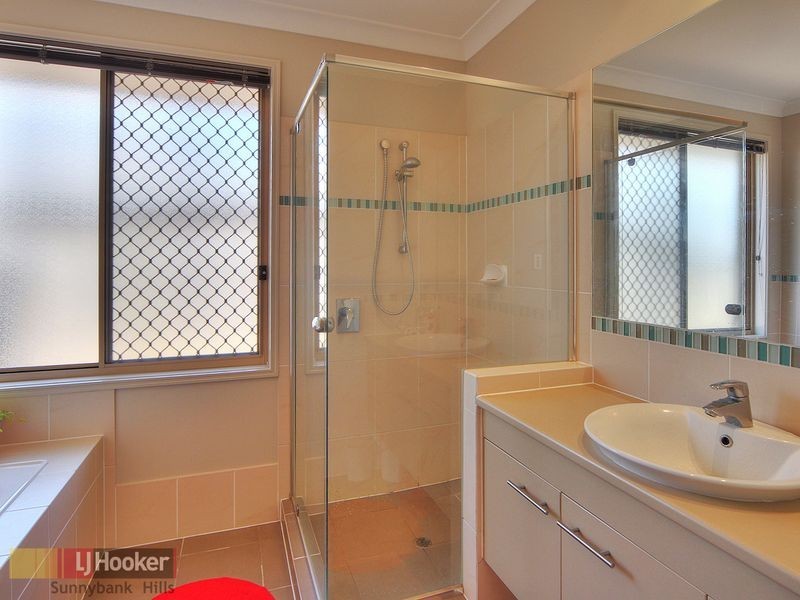 16 Trevi Close, Eight Mile Plains QLD 4113