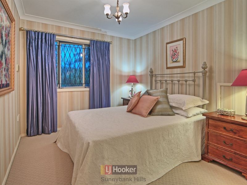 11 Burmel Street, Robertson QLD 4109