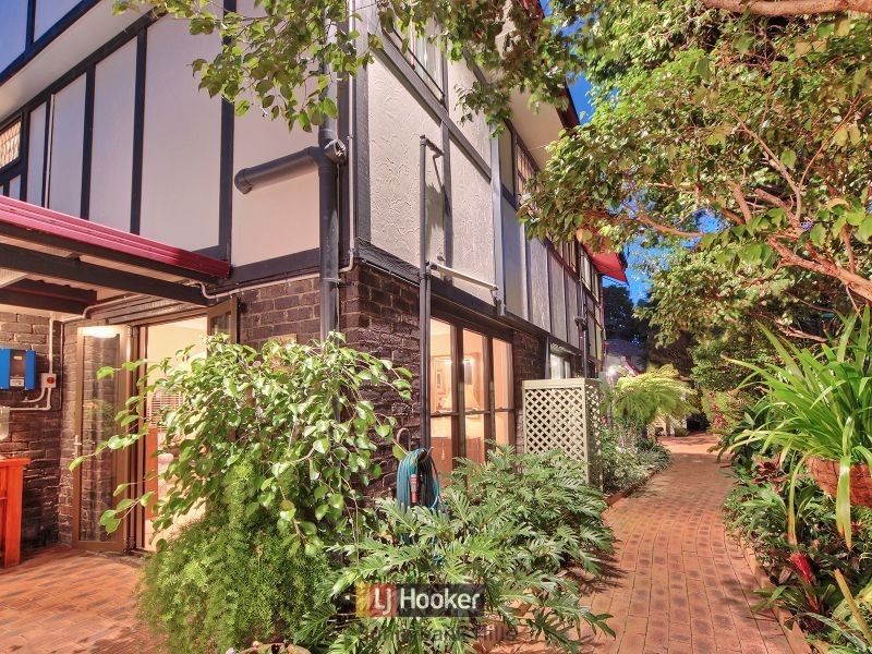 11 Burmel Street, Robertson QLD 4109