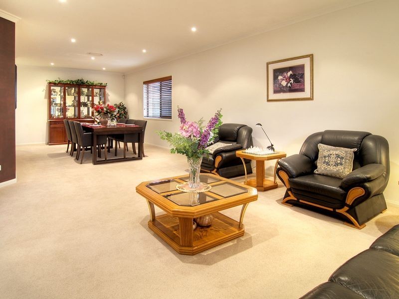 106 The Parkway, Stretton QLD 4116