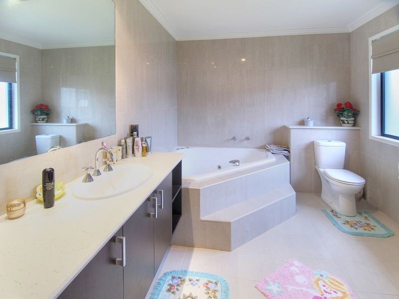 106 The Parkway, Stretton QLD 4116