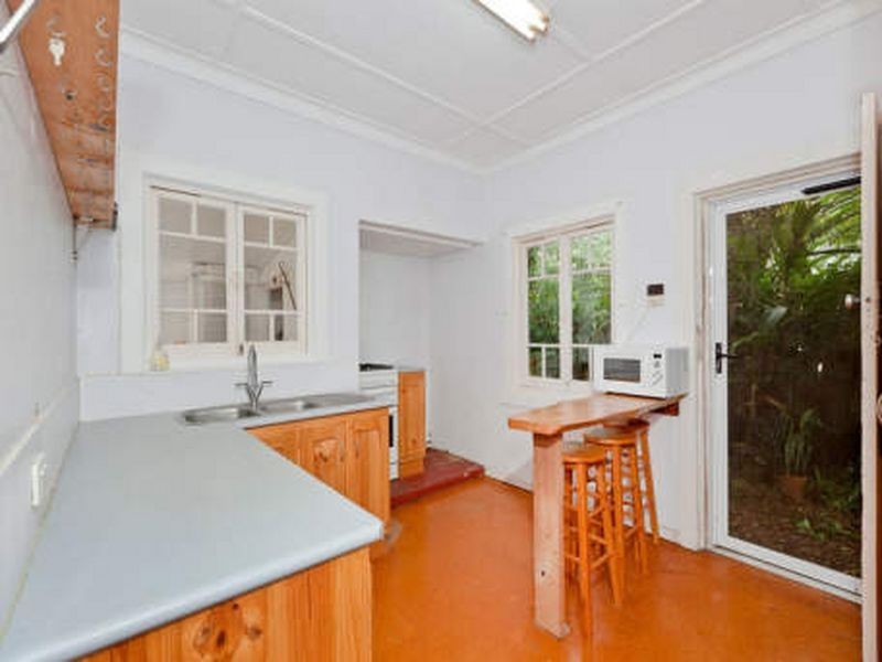 32 Nyleta Street, Coopers Plains QLD 4108